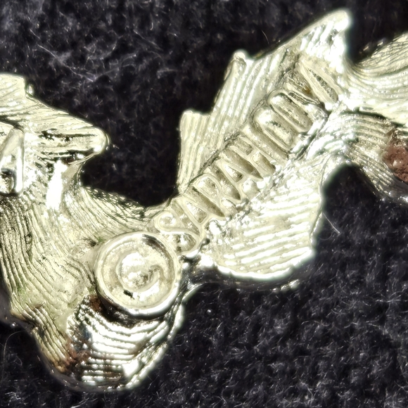 VTG Sarah Coventry Brooch Silver Tone Wreath of Roses "SARAH COV" Open Circle - Picture 8 of 9